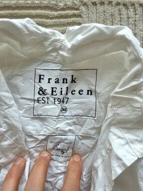 Frank & Eileen ‘Barry’ White Shirt with Label Detail